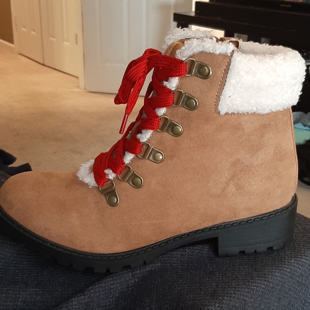 Cute girls MIA boots